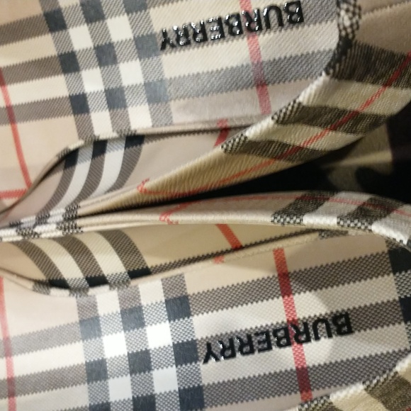 Authentic BURBERRY FLAT SHOES - Picture 8 of 10